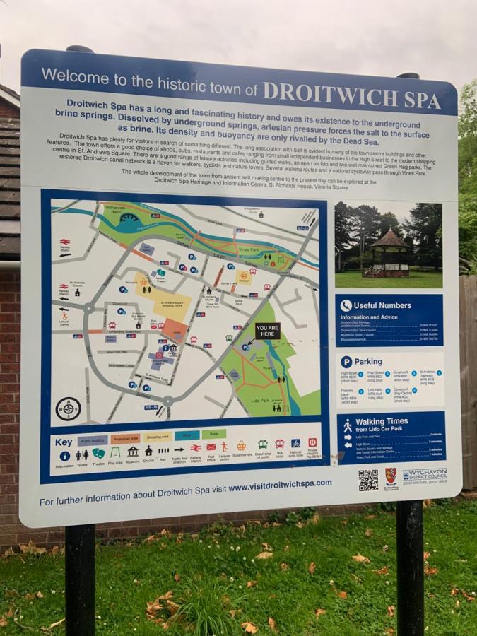Enjoy Your Stay At Chorley Road Droitwich Bagian luar foto
