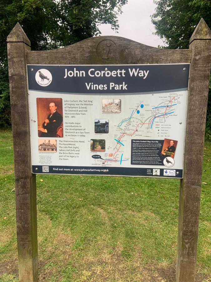 Enjoy Your Stay At Chorley Road Droitwich Bagian luar foto