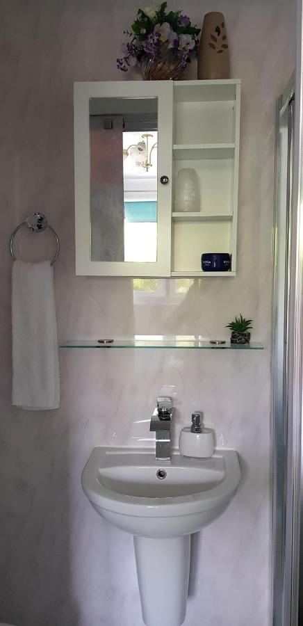 Enjoy Your Stay At Chorley Road Droitwich Bagian luar foto