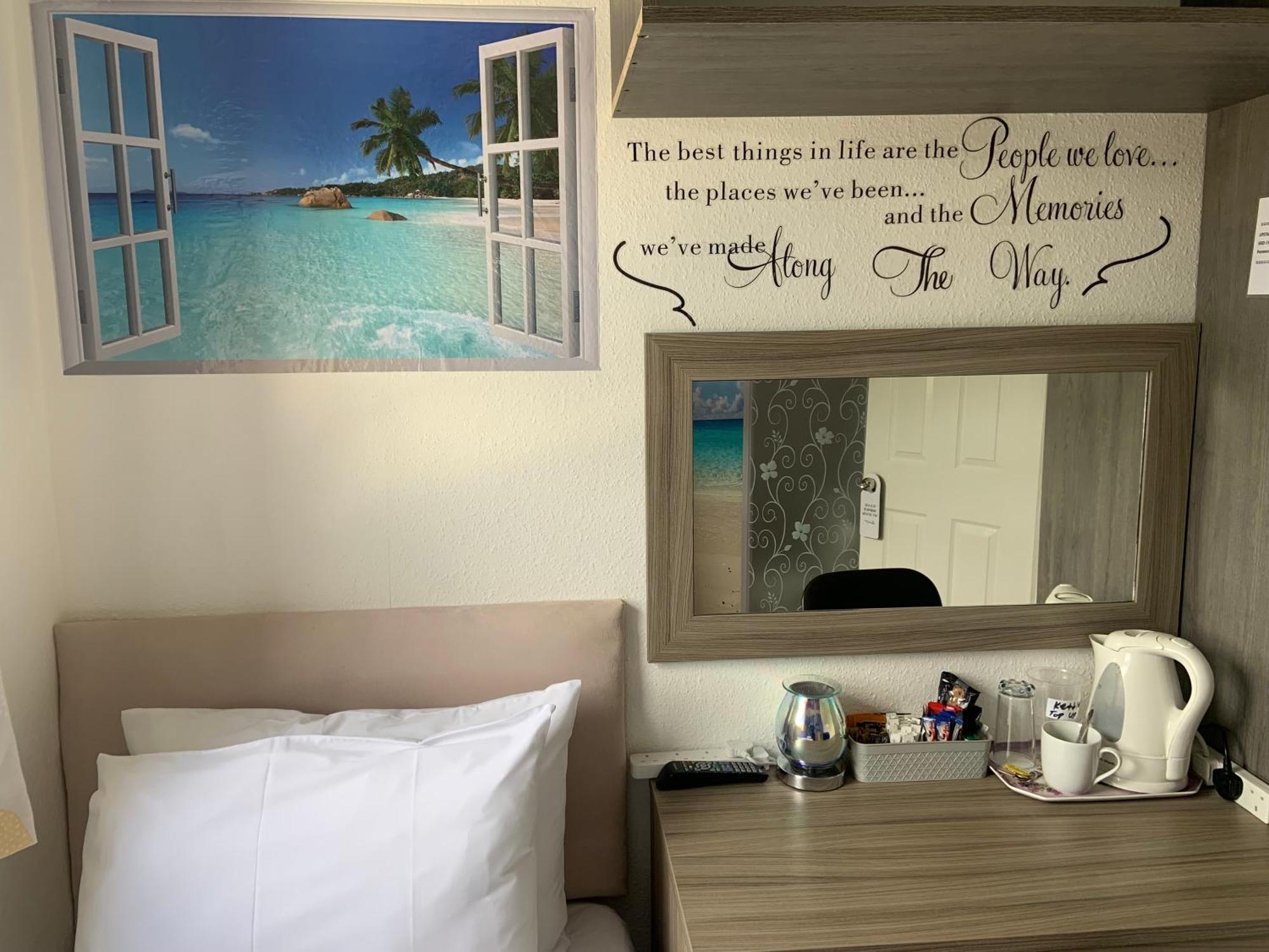 Enjoy Your Stay At Chorley Road Droitwich Bagian luar foto