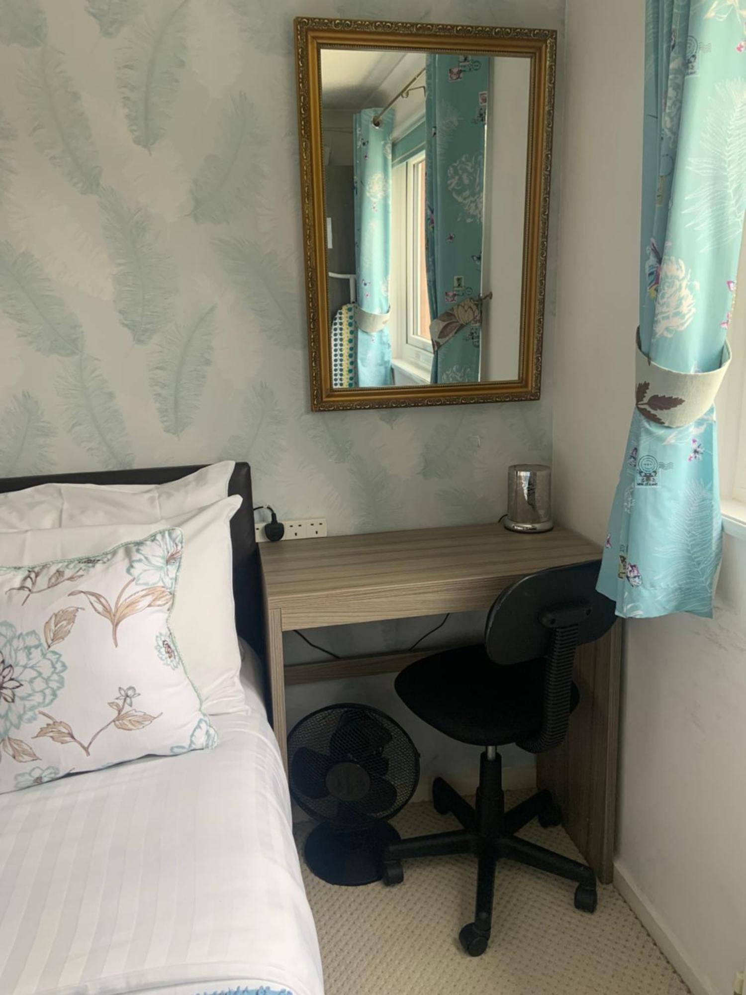 Enjoy Your Stay At Chorley Road Droitwich Ruang foto