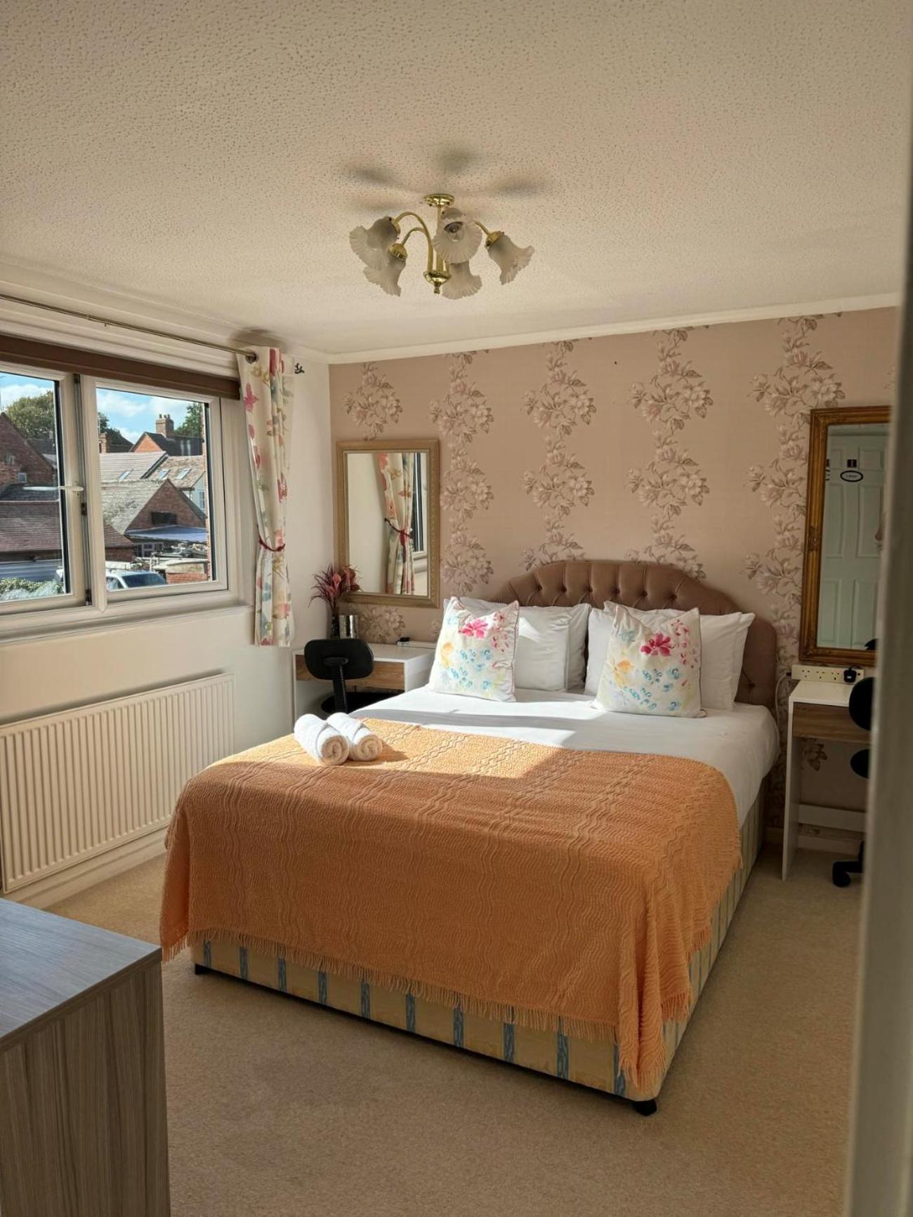 Enjoy Your Stay At Chorley Road Droitwich Bagian luar foto