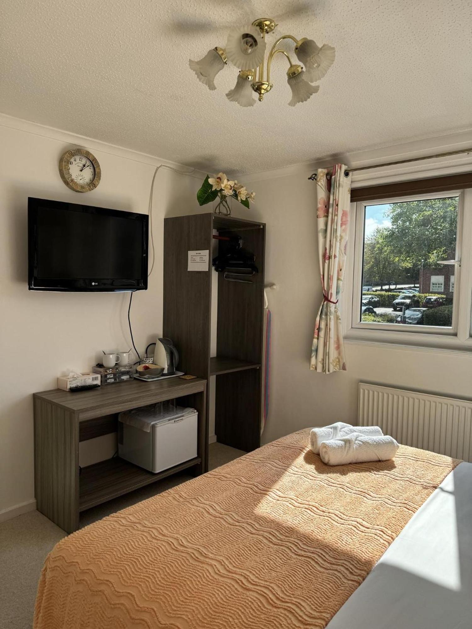 Enjoy Your Stay At Chorley Road Droitwich Bagian luar foto